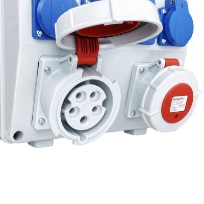 pol_pl_Rozdzielnica-budowlana-TD-S-FI-32A-16A-IP67-4x230V-Schuko-Doktorvolt-6626-17403_4.jpg