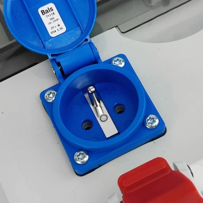 pol_pl_Rozdzielnica-budowlana-na-stojaku-z-kablem-ECO-S-FI-SKHU-32A-16A-2x230V-Doktorvolt-R-0410-17468_5.jpg