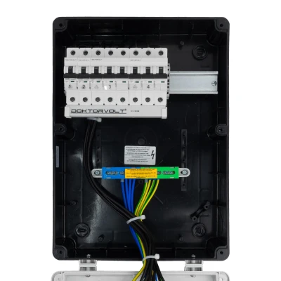 pol_pl_Rozdzielnica-budowlana-32A-16A-4x230V-z-wylacznikiem-nadpradowym-TGD-S-Doktorvolt-DV-6036-D-20370_6.jpg